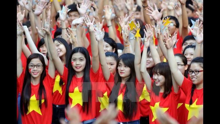 4 kiểu áo sơ mi dìm dáng, xỉn - Cảm hứng video marketing từ Hotspot Matrix